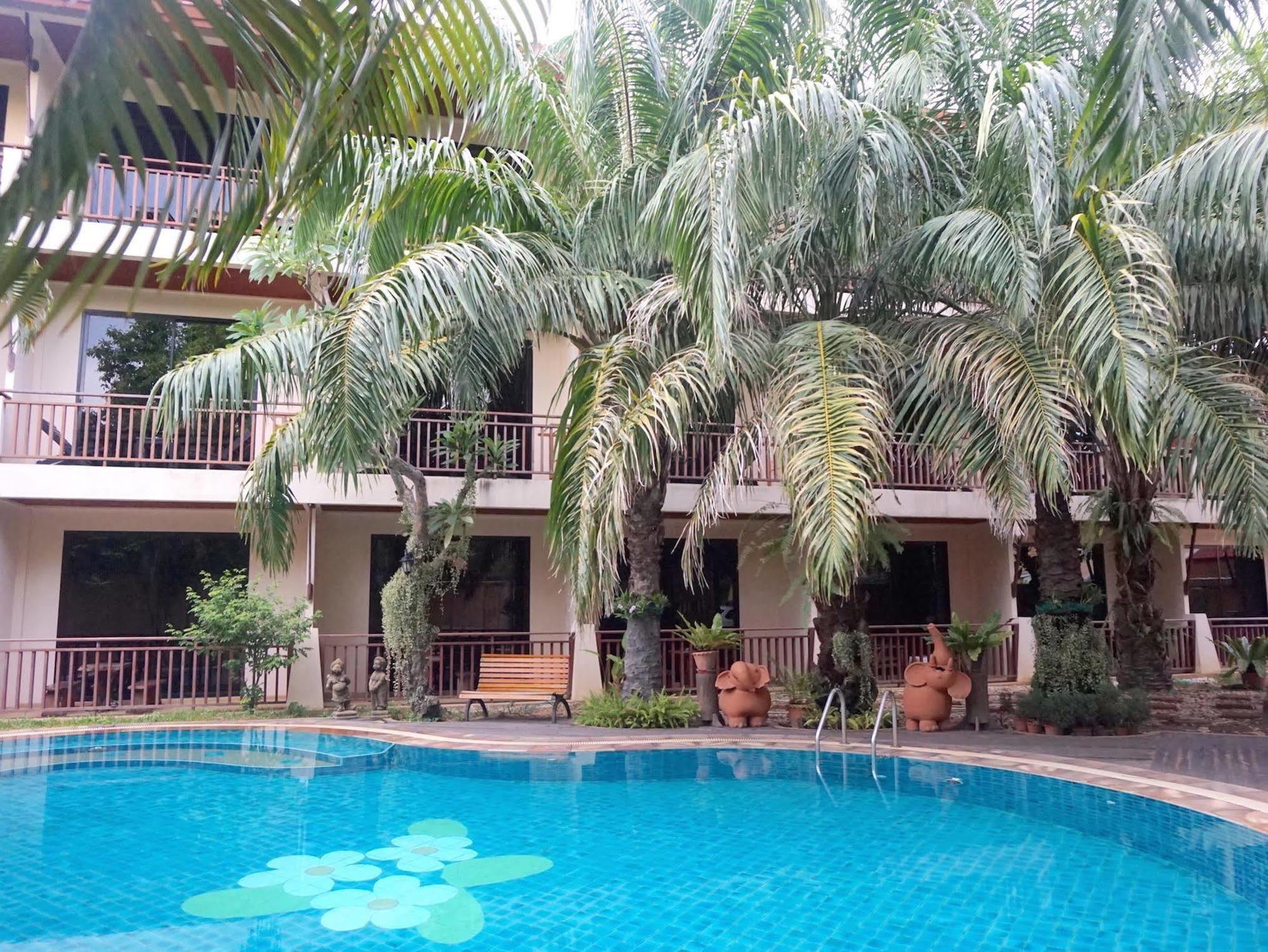 Thai Pura Resort Pattaya Bagian luar foto